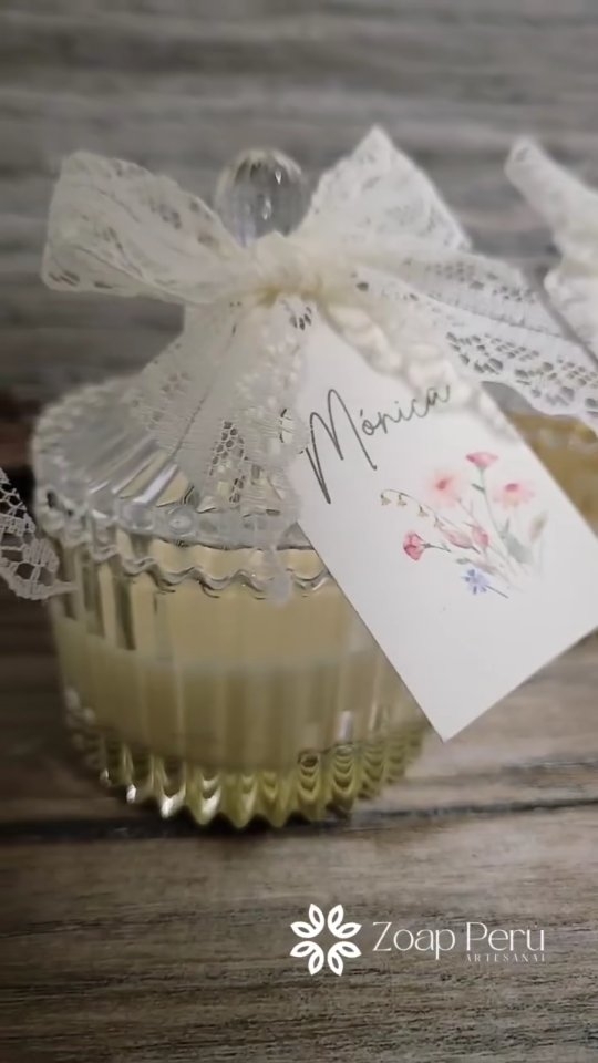 Velita en base tipo bombonera con etiqueta personalizada